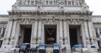 Copertina di Lo studente picchiato in Stazione Centrale a Milano: “Ho superato il test di ammissione all’università, inizio a ottobre”