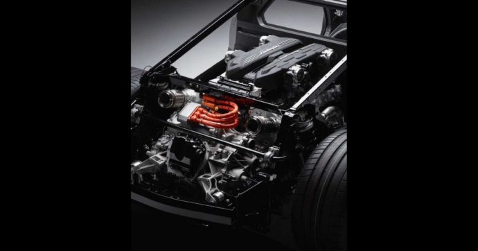Lamborghini, il nuovo motore V12 è ibrido plug-in – FOTO