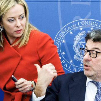 Copertina di Ruba ai poveri per dare ai ricchi: il Fatto di domani 8 marzo