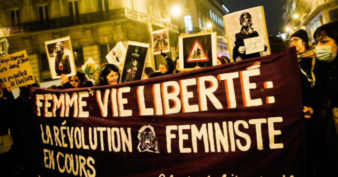 Penalizzate persino in pensione: in Francia scatta lo sciopero femminista