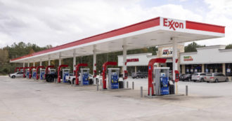 Copertina di La compagnia Exxon torna a minacciare l’Europa: “Meno investimenti se rimane la tassa sugli extraprofitti”