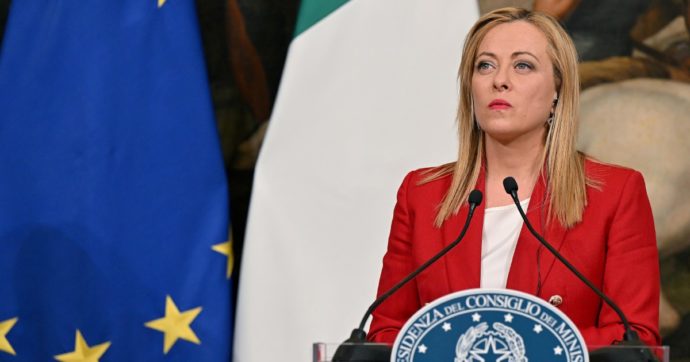 Legge anti-scafisti: Meloni “rimbalza”. Salvini e sceglie “la linea del Papa”