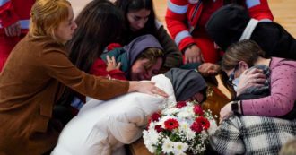 Copertina di Naufragio di Cutro, una figuraccia del dolore: “Il governo gioca coi morti”