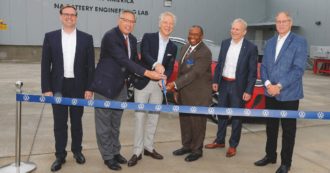 Copertina di Auto elettriche, gli Usa rubano all’Ue le mega-fabbriche di batterie