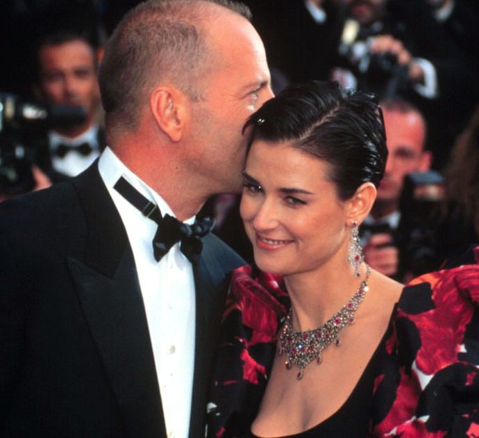 Demi Moore si è trasferita a casa di Bruce Willis per assisterlo “fino alla fine”. I fan sono sempre più preoccupati