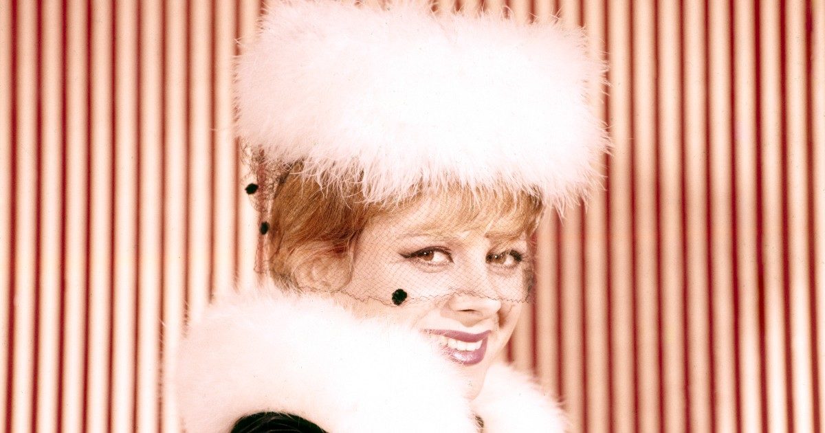 Sandra Milo, icona pop tra tv e social con la voglia di vivere nell’animo: “Anche adesso che sono vecchia mi interessano gli altri… L’Inferno? Non ci credo, mi dispiace per Dante”