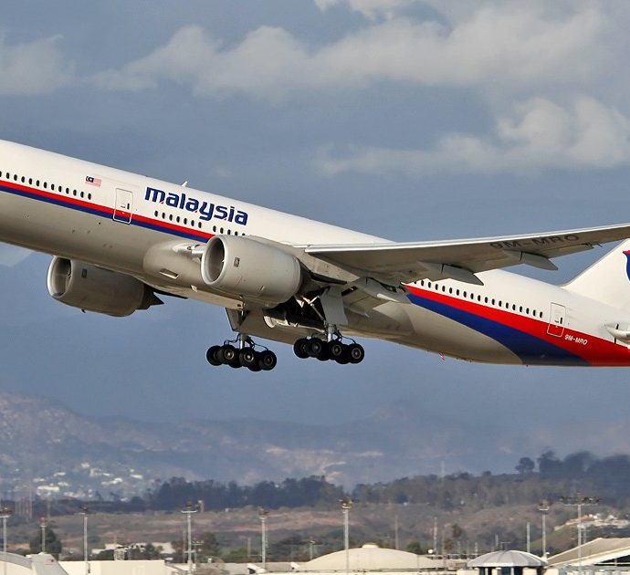 La scomparsa del volo MH370 diventa una serie Netflix: nove anni di tesi e misteri irrisolti