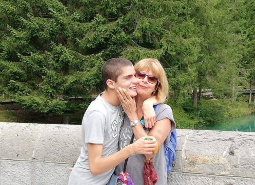 Trentino, una madre denuncia: “Un albergo voleva che mio figlio disabile si nascondesse in una saletta privata”