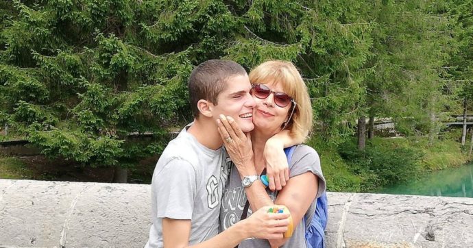 Trentino, una madre denuncia: “Un albergo voleva che mio figlio disabile si nascondesse in una saletta privata”