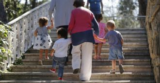 Copertina di Fratelli d’Italia blocca la legge sulle madri detenute, il garante del Lazio: “La politica non c’entra, va garantito l’interesse del bambino”