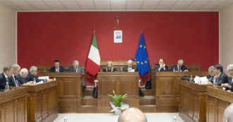 Copertina di Cutro, il governo approva il decreto migranti. Meloni assolve Piantedosi: “Non poteva fare di più”. Sorveglianza marittima alla Difesa: salta la norma