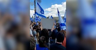 Copertina di Israele, Netanyahu in partenza per Roma: manifestanti bloccano l’autostrada verso l’aeroporto di Tel Aviv. Tensione con la polizia