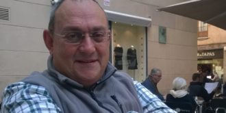 Copertina di Daniele Berna, malato di Sla, sceglie la sedazione palliativa profonda: “Metto fine a questa non vita”