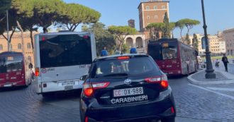 Copertina di Roma, pestarono e rapinarono bengalese su un autobus: arrestati tre ragazzi tra cui due 17enni. Contestato l’odio razziale