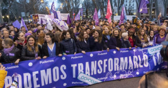 Copertina di Il femminismo è vivo, la marea rosa invade la Spagna