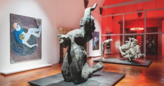 Copertina di Da Cattelan a Hirst: a Palazzo Strozzi va in scena la totale “de-formazione”