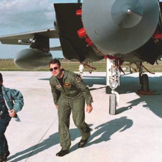 Copertina di Scuole in gita all’Aeronautica: bimbi a bordo di aerei militari