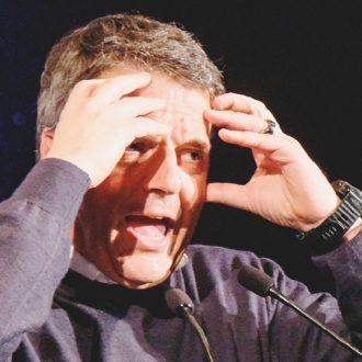 Copertina di Open Renzi show. “Quaderno rosso contro toga rossa”