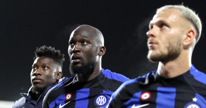 Inter battuta dallo Spezia, club furioso e Inzaghi in crisi: il tecnico si  gioca tutto martedì in Champions League - Il Fatto Quotidiano