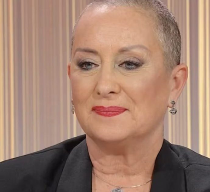 Carolyn Smith in lacrime da Bruno Vespa: “Il tumore è tornato per la terza volta, questa volta è stato più duro accettarlo”