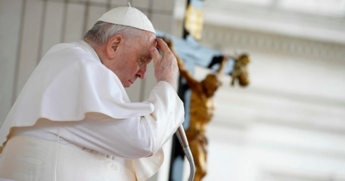 Copertina di “Lavoriamo per la pace contro l’indifferenza” – L’estratto dell’intervista a Papa Francesco