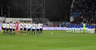 Copertina di Minculpop allo stadio. Il governo si fa lo spot nel minuto di silenzio