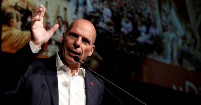 Yanis Varoufakis: “Anche le Fs e Tsipras sono responsabili di quei 57 morti”