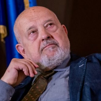 Copertina di Franco Cardini: “Meloni ha una squadretta. Schlein? Soltanto un bluff”