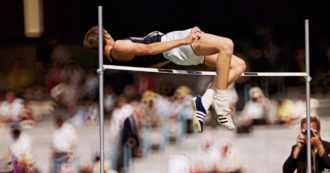 Copertina di Dick Fosbury, morto l’uomo che rivoluzionò il salto in alto: fu campione olimpico nel 1968