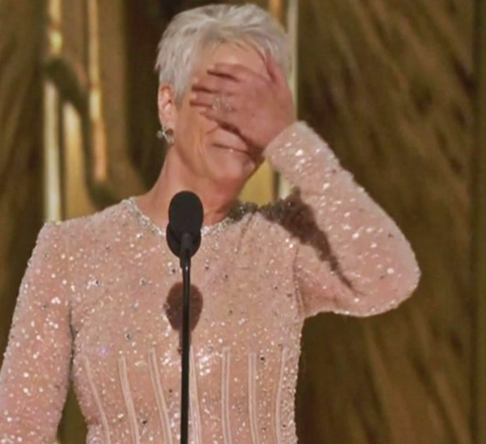 La commozione di Jamie Lee Curtis sul palco: “Ho appena vinto un Oscar” – Video