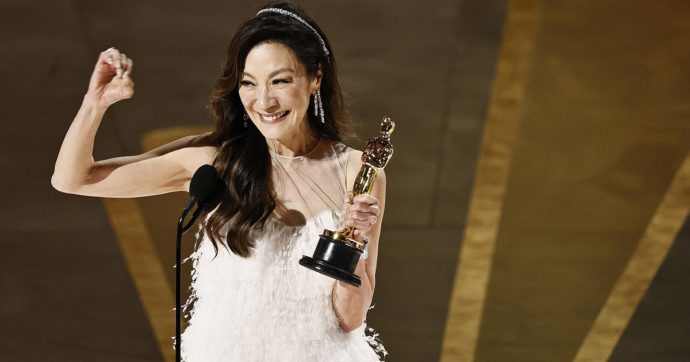 Oscar 2023, Michelle Yeoh prima asiatica a vincere il premio come migliore attrice