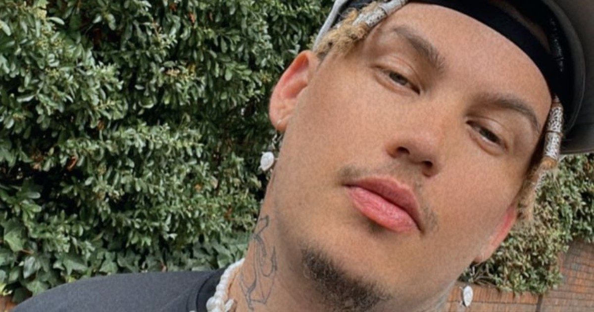 Il rapper Costa Titch è morto durante un concerto, aveva 28 anni