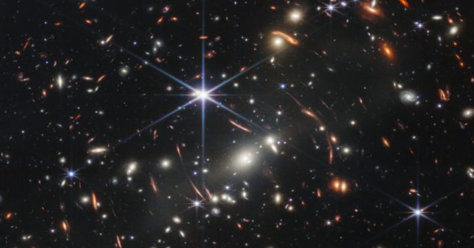 Le tredici galassie riprese dal telescopio James Webb e le cose che non riusciamo a spiegarci