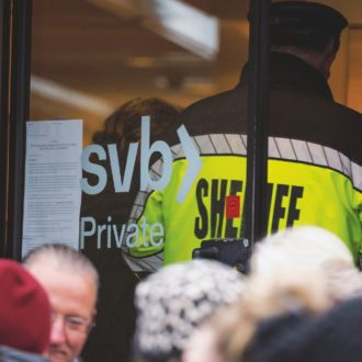 Copertina di Svb&C. così gli Usa evitano il crollo del settore bancario