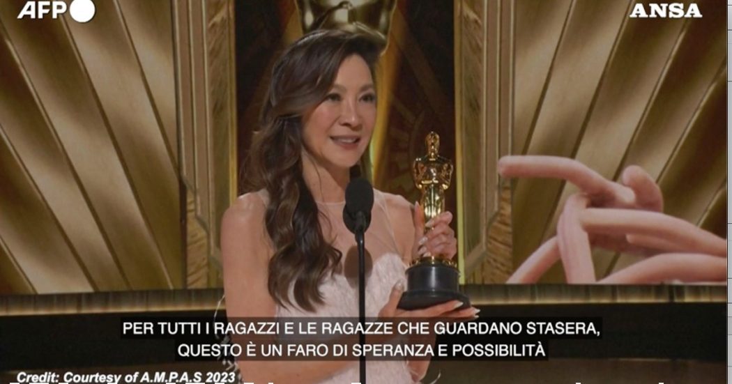 Oscar 2023, Michelle Yeoh migliore attrice protagonista: “A tutte le donne, non lasciate che vi dicano che avete superato il limite. Non mollate”