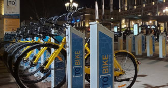 Copertina di Torino, il Comune non rinnova il contratto al bike sharing di ToBike. L’azienda: “Non ce lo aspettavamo da una giunta di sinistra”