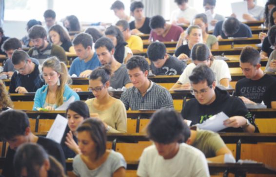 Test di ingresso per Medicina, sono 4mila i posti in più per chi vuole diventare un camice bianco