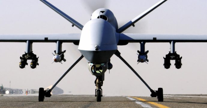 Copertina di Prove di maxiguerra, Jet russo “molesta” un drone americano