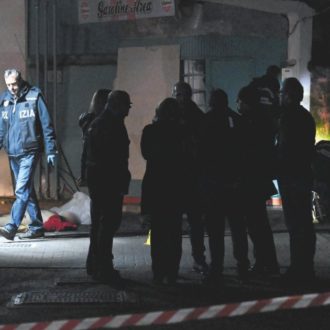 Copertina di Roma, Quaresima di sangue. I clan tornano a farsi  guerra