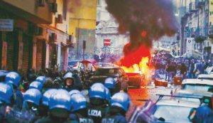 Copertina di Ultras tedeschi a Napoli,  il rave Piantedosi è servito