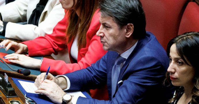 Conte e lo ‘scippo’ della bandiera 5S: “C’è chi dice ni…”