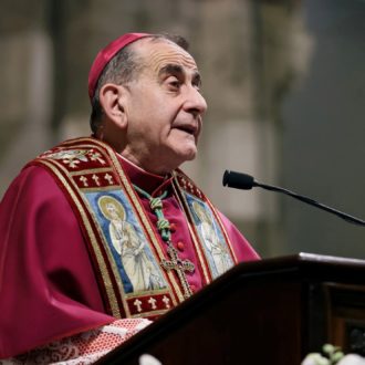 Copertina di Monsignor Delpini: “Ucraina, ragionare soltanto di armi è stupido:  l’Onu esiste ancora?”