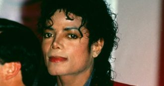 Copertina di Michael Jackson e il giallo dei disegni da 12 milioni di euro: due italiane ne rivendicano la proprietà. “Me li donò perché ero la sua musa”