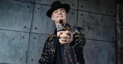 Copertina di “La mia intervista a Belve? È stato un punto davvero basso. Sulla Schlein dico che merita attenzione, dice cose di sinistra, difende i posti di lavori e non i multimiliardari”: così J-Ax