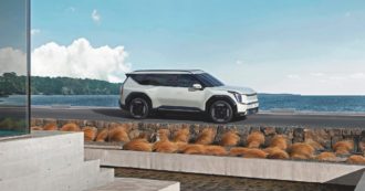 Copertina di EV9, il maxi suv si ricarica “alla spina”