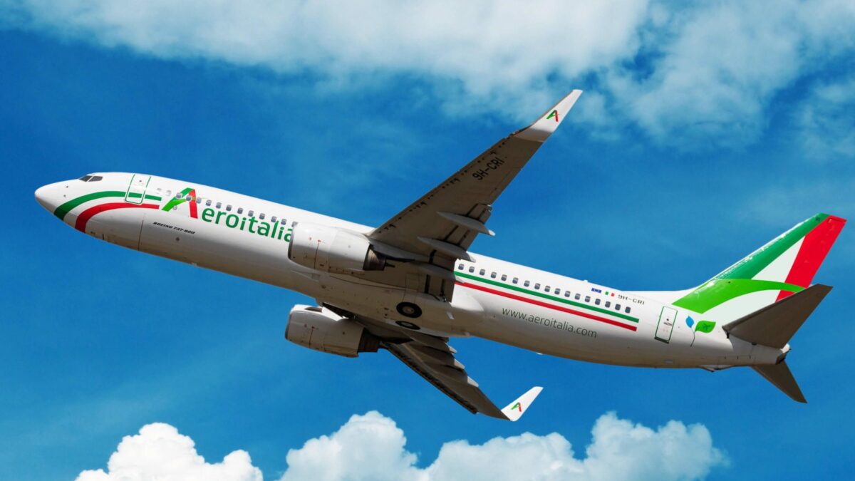Paura in volo: pneumatico dell’aereo Aeroitalia danneggiato sul Cagliari-Roma, atterraggio in sicurezza a Fiumicino