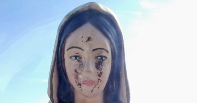 Madonna di Trevignano, uno scultore svela il trucco: “Ecco come fa quella statua a lacrimare”