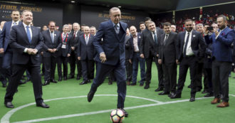 Copertina di L’opposizione corteggia il partito curdo: grana per Erdogan