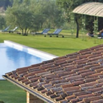 Copertina di Uil, ville con piscina e golf per i dirigenti. Ecco la Leopoldina