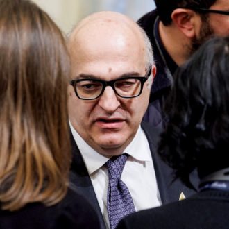 Copertina di Il megadirettore Sechi pilota ancora l’Agi, ma di nascosto